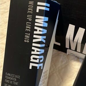 IL MAKIAGE woke up like this foundation